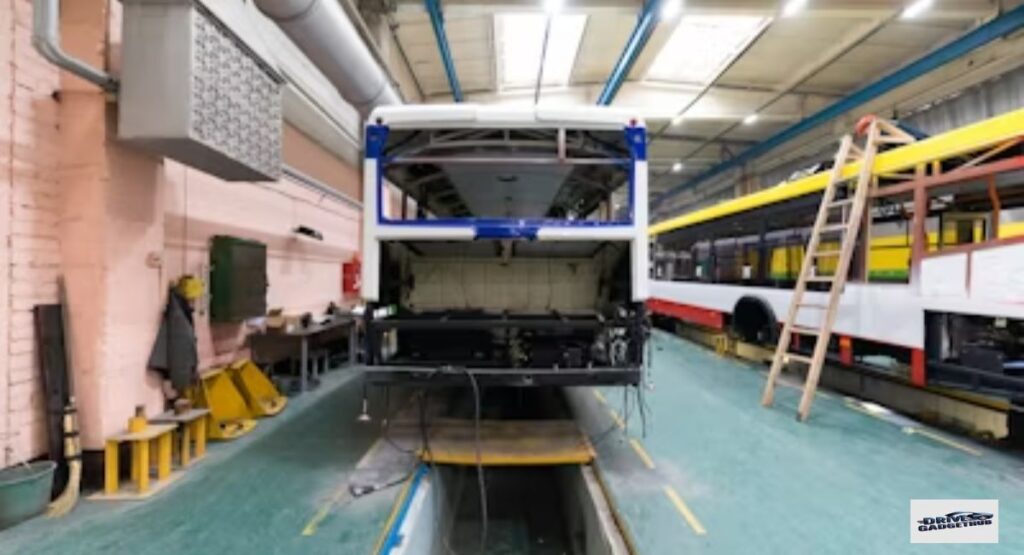 Tunnel Car Wash Handling Multiple Cars with Conveyor System